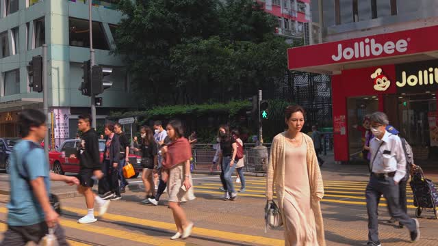 固定拍摄香港城市过马路视频4K
