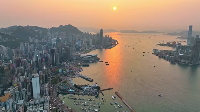 右环绕香港城市建筑群日景航拍4K60P
